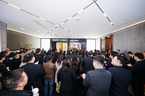 正热如鱼得水强势领先助力加盟商稳定盈利ayx爱游戏app布艺窗帘品牌加盟市场(图2)