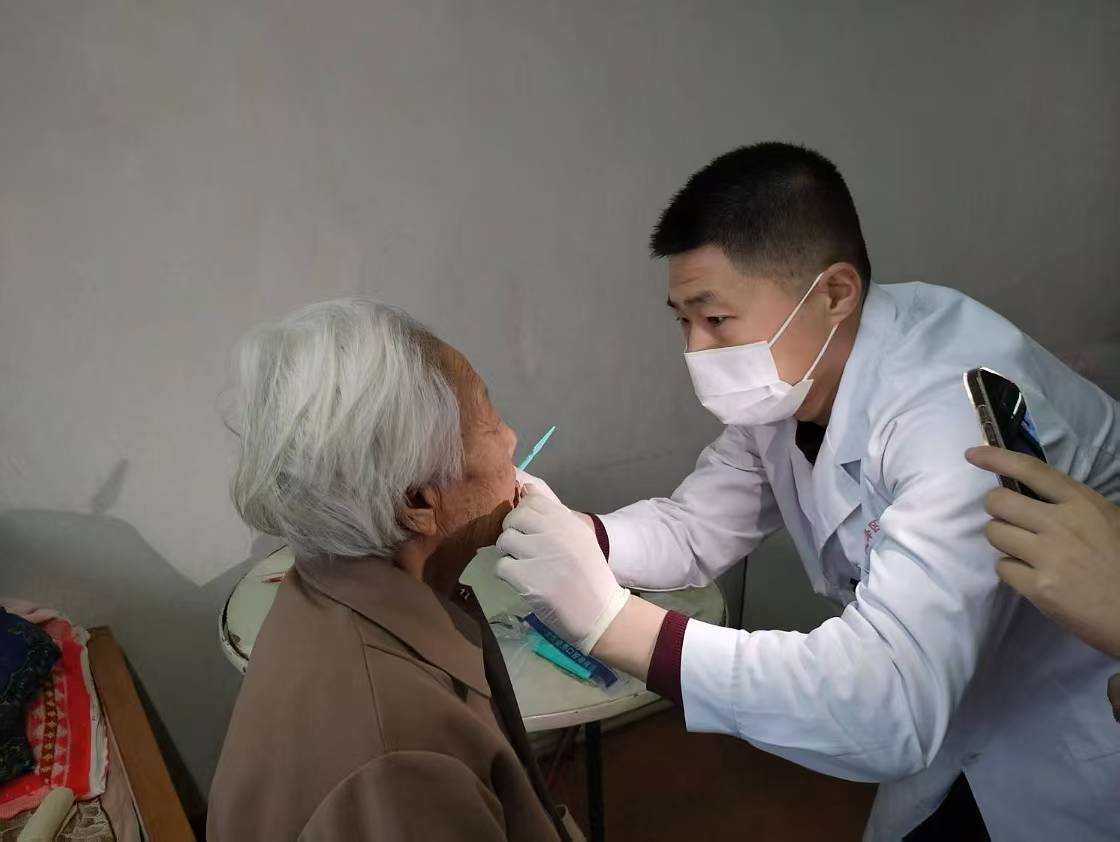 牙温暖窗帘行动老人AYX爱游戏爱心种(图2)