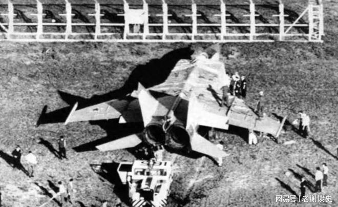 飞机叛逃日本美国拆机后发现重大秘密爱游戏1976年苏联中尉驾最先进(图3)